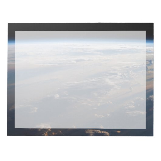 Zonsopkomst werpt lange schaduw over Filipijns Zee Notitieblok (Voorkant)