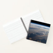 Zonsopkomst werpt lange schaduw over Filipijns Zee Notitieboek (Binnen)