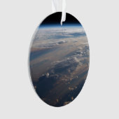 Zonsopkomst werpt lange schaduw over Filipijns Zee Ornament (voorkant)