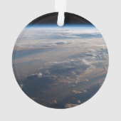 Zonsopkomst werpt lange schaduw over Filipijns Zee Ornament (achterkant)