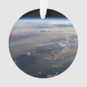 Zonsopkomst werpt lange schaduw over Filipijns Zee Ornament (voorkant)