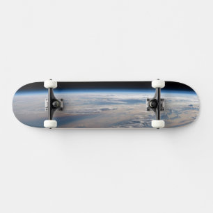 Zonsopkomst werpt lange schaduw over Filipijns Zee Persoonlijk Skateboard