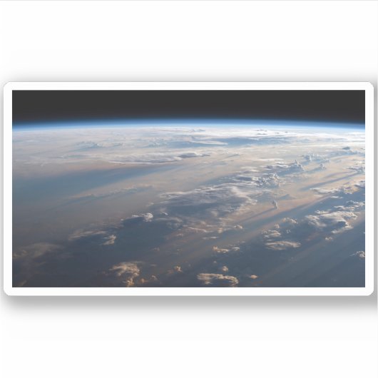 Zonsopkomst werpt lange schaduw over Filipijns Zee Sticker (Voorkant)