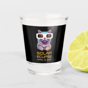 Zonsverduistering met kat shot glas