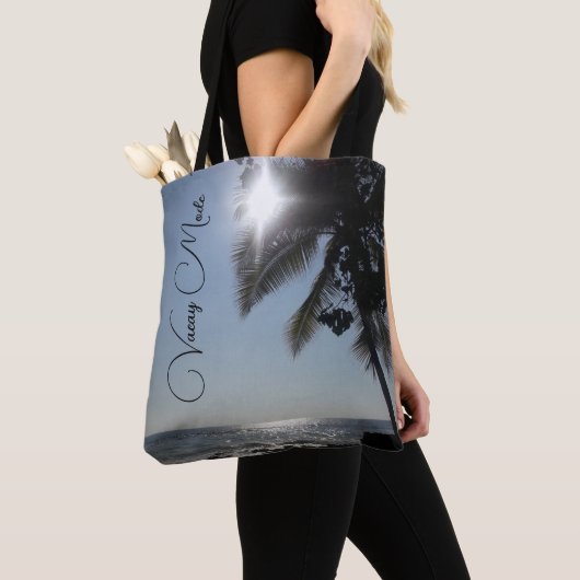 Zonverlichte Palm Tree Ocean Persoonlijke Vacay Mo Tote Bag (Dichtbij)