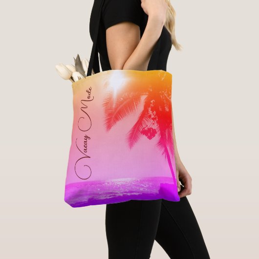 Zonverlichte Palm Tree Ocean Rainbow Pastel Vacay  Tote Bag (Dichtbij)