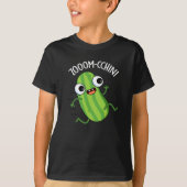 Zoom-chini Funny Zucchini Pun Dark BG T-shirt (Voorkant)