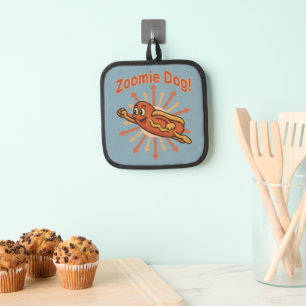 Zoomie Dog Flying Hot Dog Cartoon – Leuke retro Pannenlap