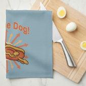 Zoomie Dog Flying Hot Dog Cartoon – Leuke retro Theedoek (Quarter Fold)