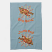 Zoomie Dog Flying Hot Dog Cartoon – Leuke retro Theedoek (Verticaal)