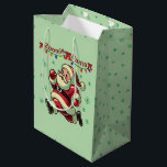 Zoomie Santa Christmas Medium Cadeauzakje<br><div class="desc">Kijken naar mijn energieke bont baby zoomen heen en weer geïnspireerd dit leuke kerst ontwerp. Het is ook de eerste keer dat ik AI-gegenereerde kunst gebruik, omdat ik nog steeds werk aan mijn vaardigheden om mensen te tekenen. Ik kan me heel goed voorstellen dat de kerstman rond de Noordpool rilt,...</div>