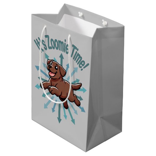 Zoomie Time Chocolate Lab Medium Cadeauzakje (Achterkant Gekanteld)