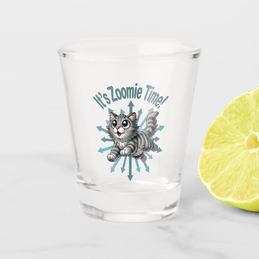 Zoomie Time Grey Tabby Cat Shot Glas (Voorkant)