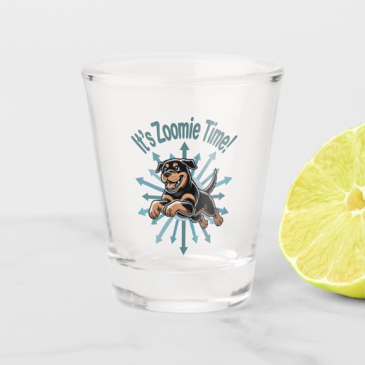 Zoomie Time Rottweiler Shot Glas (Voorkant)