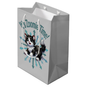 Zoomie Time Schattige Black & White Cat Medium Cadeauzakje