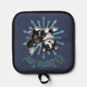 Zoomie Time Schattige Black & White Cat Pannenlap (Voorkant)