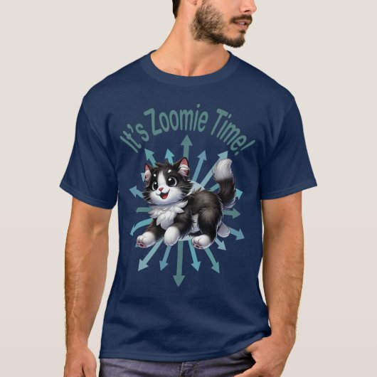 Zoomie Time Schattige Black & White Cat T-shirt (Voorkant)