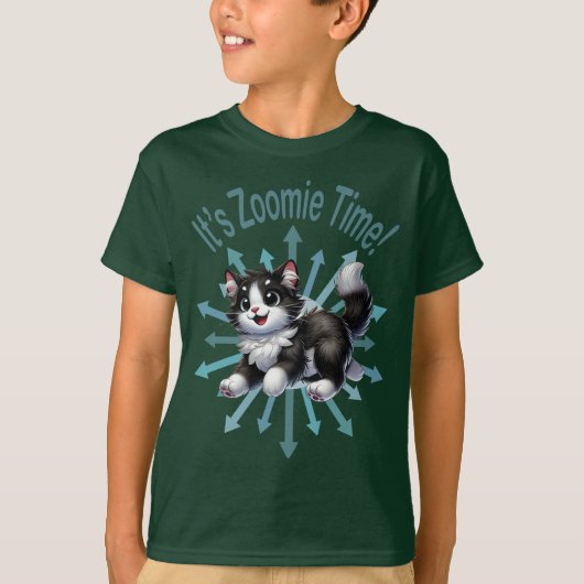 Zoomie Time Schattige Black & White Cat T-shirt (Voorkant)
