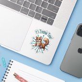Zoomie Time Schattige Brown & White Cat Sticker (Laptop met iPhone)