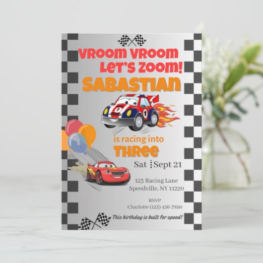 Zooming Race Auto Verjaardag Uitnodiging (Staand voorkant)