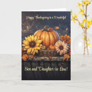 Zoon en vrouw Thanksgiving met bloemen pompoenen Kaart