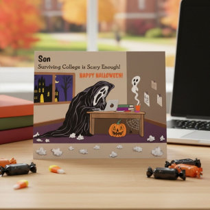 Zoon Grim Reaper studeert op Halloween Kaart