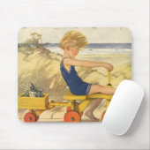 Zoon uit grootmoeders tijd speelt op het strand me muismat (Met muis)