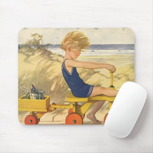 Zoon uit grootmoeders tijd speelt op het strand me muismat (Met muis)