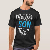Zoon van moeder op reis zomervakantie t-shirt (Voorkant)