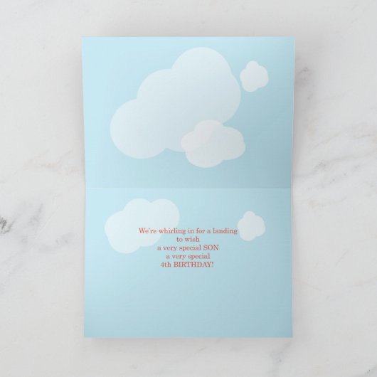 Zoon, vierde verjaardag met helikopter kaart (Binnen)