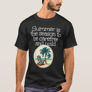 Zorgeloos en wild bij Zee met stoel onder Palm Tre T-shirt