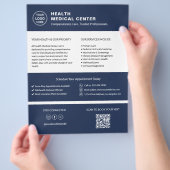 Zorgkliniek Dokter Aangepast Logo QR Code Marinebl Flyer (Hand)