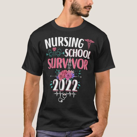 Zorgschool Survivor 2022 Zuster Afstuderen Stud T-shirt (Voorkant)