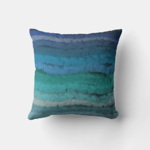 Zoutgolven voor kuststrand op zwart kussen