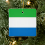 zSL001 SIERRA LEONE Vlag, Afrika, Keramisch Ornament<br><div class="desc">Hier vindt u het souvenir van uw vakantie. Deze categorie bevat koelkastmagneten van vele locaties in Sierra Leone. (zSO001 SOMALIË, Vlag, Afrika, Keramisch Ornament). Verras vrienden en familieleden met de unieke souvenirs van uw geweldige reis. Probeer ons. #LeoPepeDesign - Afrika Sierra Leone, Leopepedesign, Reisreis Fototoerisme, Collage Mozaïek Potpourri, Kerstcadeau Souvenir...</div>