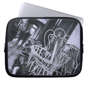 Zuid-Amerika, Argentinië, San Telno. Oude stoelen Laptop Sleeve