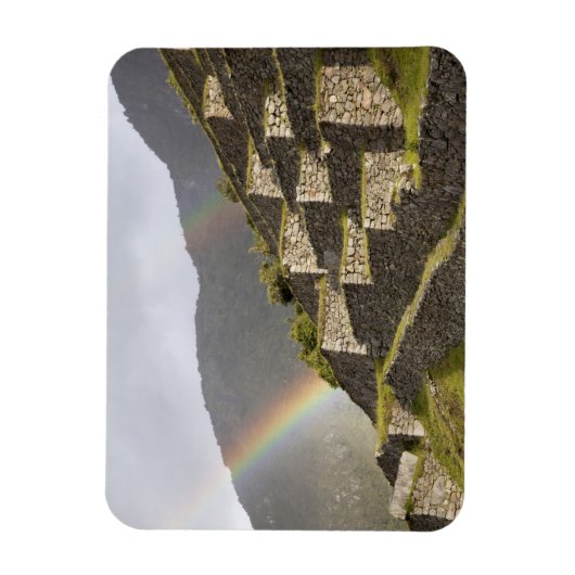Zuid-Amerika, Peru, Machu Picchu. Rainbogen over Magneet (Verticaal)