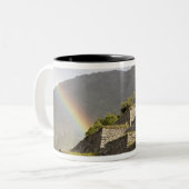 Zuid-Amerika, Peru, Machu Picchu. Rainbogen over Tweekleurige Koffiemok (Voorkant links)