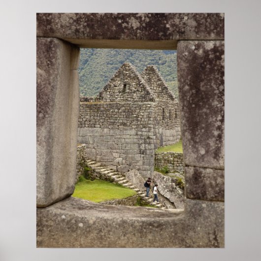 Zuid-Amerika, Peru, Machu Picchu. Twee toeristen Poster (Voorkant)