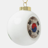 Zuid-Korea vlag op oude houten graan Keramische Bal Ornament (Links)