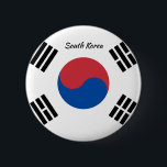 Zuid-Koreaanse vlag Button<br><div class="desc">Draag deze knoop aan een gebeurtenis of om uw favoriete team te steunen! Het is een standaard 2 1/4-inch ronde knop met de Zuid-Koreaanse vlag en beren ook de naam van het land. Het is bedekt met krassen en UV-resistente mylar. Deze Zuid-Koreaanse vlagknoop wordt gemaakt in de V.S.A. Draag uw...</div>