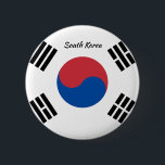 Zuid-Koreaanse vlag Button<br><div class="desc">Draag deze knoop aan een gebeurtenis of om uw favoriete team te steunen! Het is een standaard 2 1/4-inch ronde knop met de Zuid-Koreaanse vlag en beren ook de naam van het land. Het is bedekt met krassen en UV-resistente mylar. Deze Zuid-Koreaanse vlagknoop wordt gemaakt in de V.S.A. Draag uw...</div>