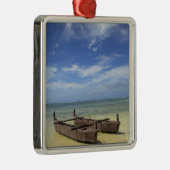 Zuid-Stille Oceaan, Frans-Polynesië, Moorea. Metalen Ornament (Rechts)