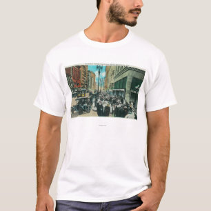 Zuidelijk Uitzicht van Broadway vanaf 6th Street T-shirt
