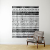 Zuidwestelijk jasje zwart wit grijs geometrisch wandkleed (In situ)