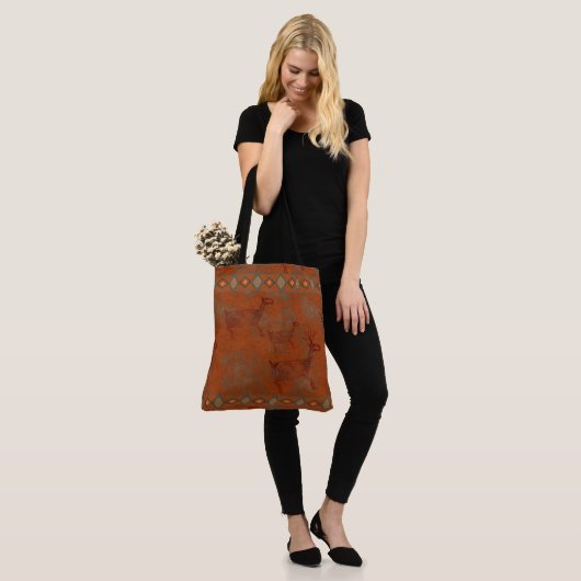 Zuidwestelijke Canyons Elk Petroglyph Tote Bag (Op model)