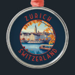 Zürich Zwitserland Retro Distressed Circle Metalen Ornament<br><div class="desc">Zürich retro vector reisontwerp. De pittoreske steegjes van de centrale Altstadt (oude stad),  aan weerszijden van de rivier de Limmat,  weerspiegelen de pre-middeleeuwse geschiedenis.</div>
