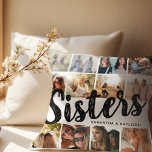 ZUSSEN, Fotocollage & Namen Verwant Kussen<br><div class="desc">Plaats je zusterband in het afbeelding - letterlijk! Het aanpasbare 'Sister' kussen toont 12 van je favoriete gedeelde momenten, en herinnert je zus aan je onbetaalbare relatie en hoeveel ze voor je betekent. Kies je kleur, upload je afbeeldingen en geef een gezellige, stijlvolle blijk van liefde, ideaal voor verjaardagen, feestdagen...</div>