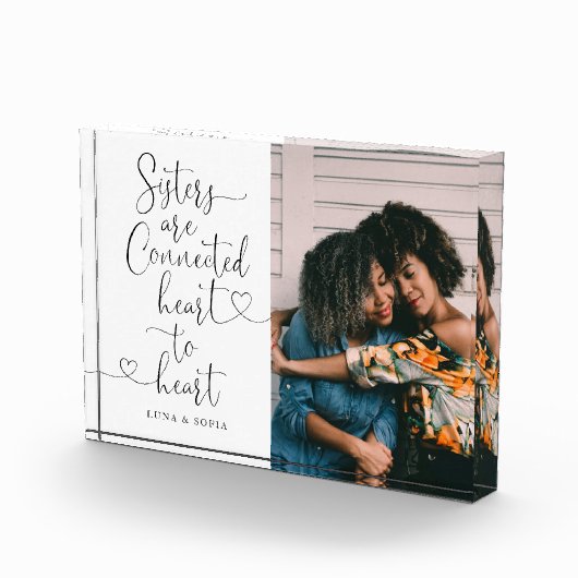 Zussen Verbonden hart met hart | Foto zuster (Rechts)