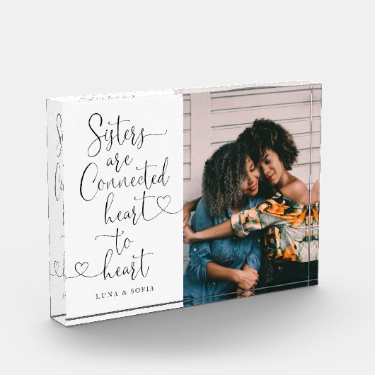 Zussen Verbonden hart met hart | Foto zuster (Links)